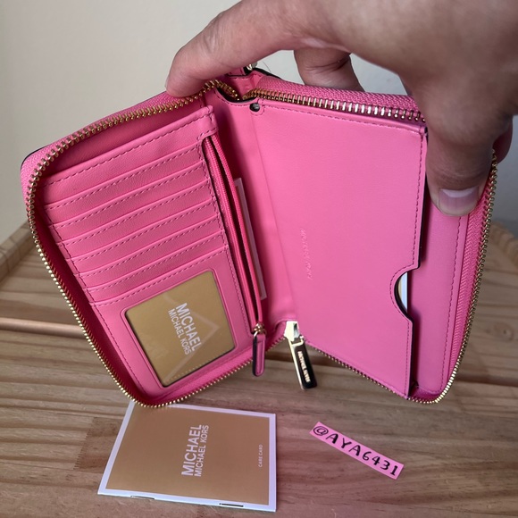 Michael Kors wallet🎈🎈 - Picture 4 of 6